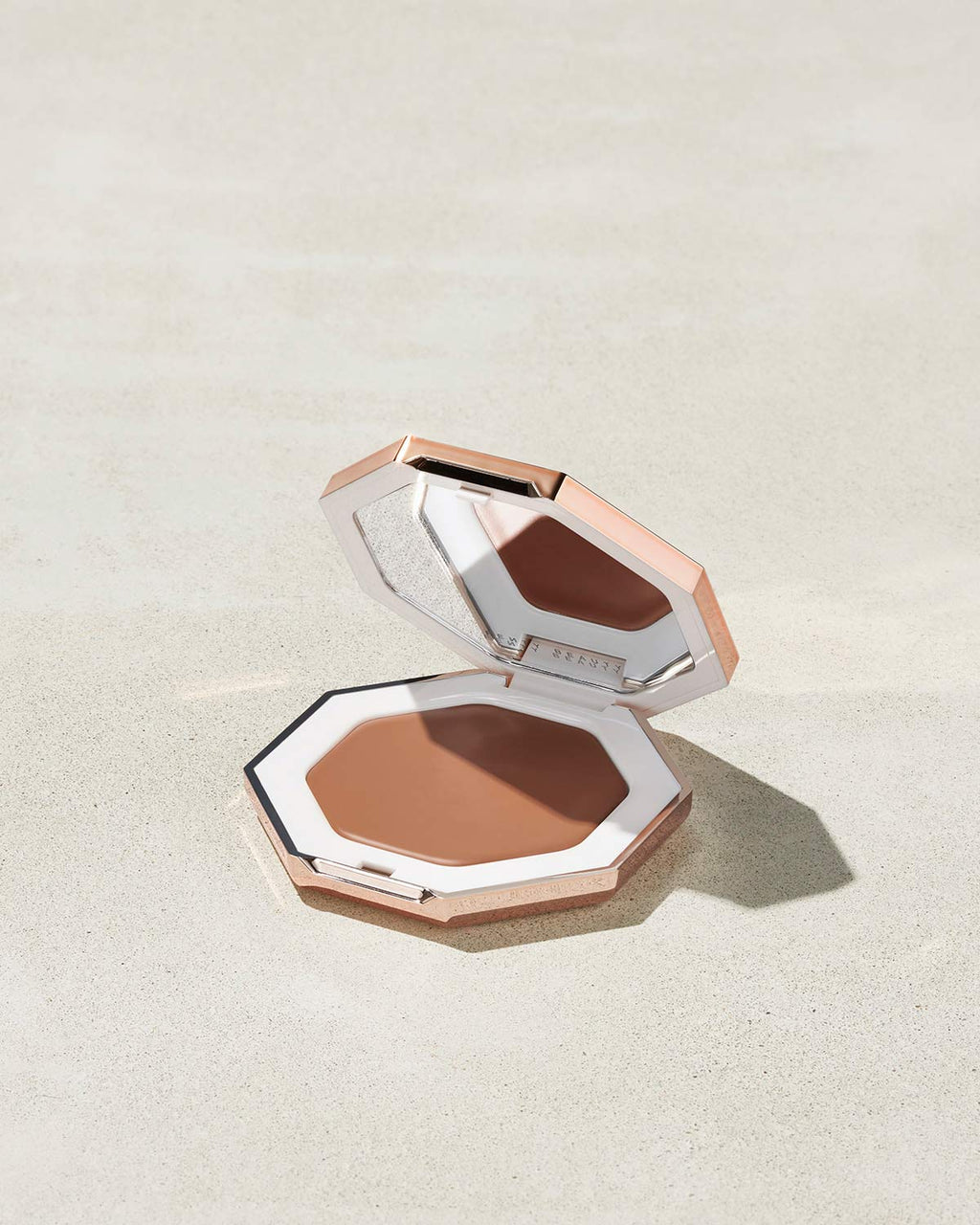 Cheeks Out Freestyle Cream Bronzer — Macchiato